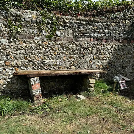 Historic Riverside Kiln Cottage - Top Flat Tarring Neville Exterior photo