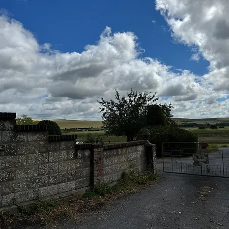 Historic Riverside Kiln Cottage - Top Flat Tarring Neville Exterior photo