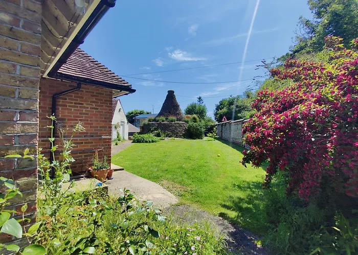 Historic Riverside Kiln Cottage - Top Flat