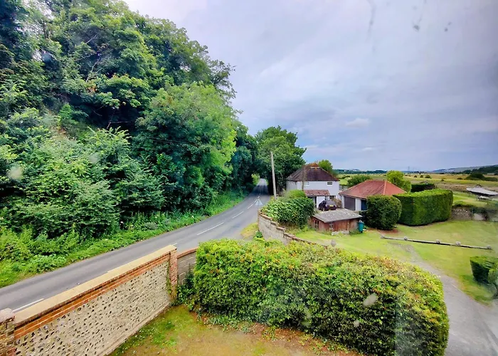 Historic Riverside Kiln Cottage - Top Flat