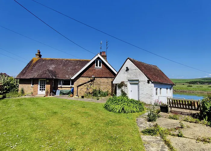 Historic Riverside Kiln Cottage - Top Flat